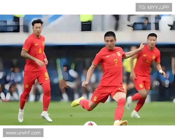 国足逆袭足球明星展现实力与决心的精彩对决