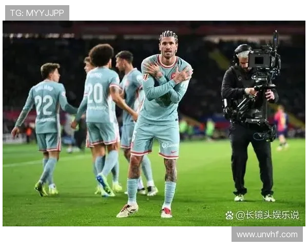 梅西温馨瞬间与孩子亲密互动展现足球巨星的柔情一面